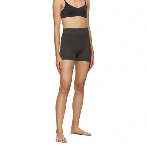 NWT SKIMS Brown Stretch Rib Boy Shorts - Picture 3 of 5